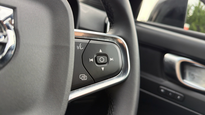 Volvo XC40 2.0 B3P Plus Black Edition 5dr Auto Petrol Estate